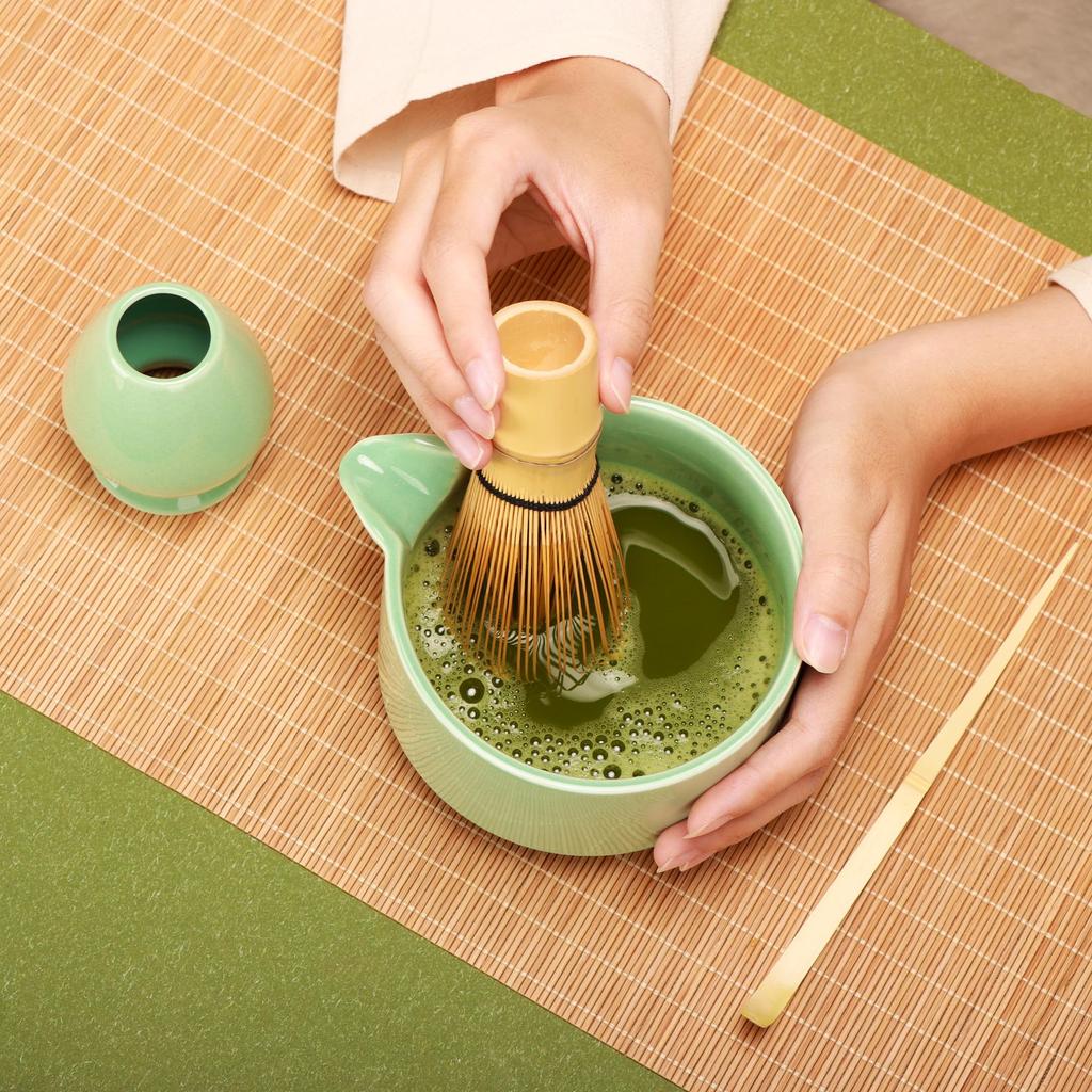 DiDiBirDi Matcha Tea Whisk Set, Bamboo Tea Whisk, Traditional Spoon, and Ceramic Tea Stand (Green)