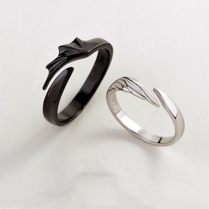 

Корейская мода Простые кольца для пары для женщин Мужчин Кольцо для пары Гот Панк Винтаж Злые крылья Открывающееся кольцо на палец Ювелирные изделия Подарки resizable&1 Pair