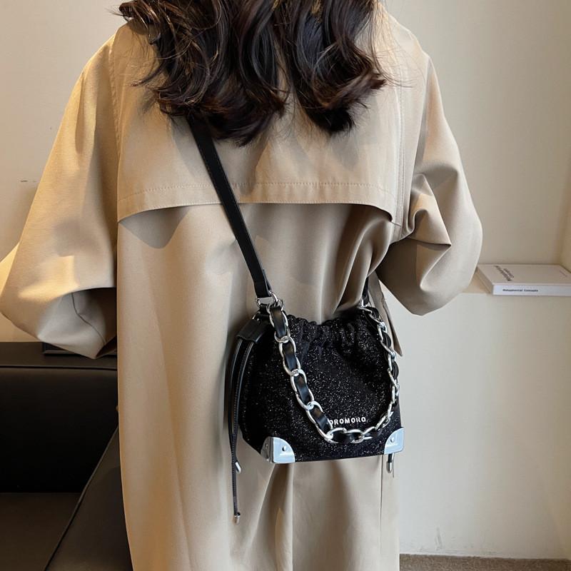 IELGY Korean Version Fashion Chain Bucket Bag Simple Casual Messenger Bag