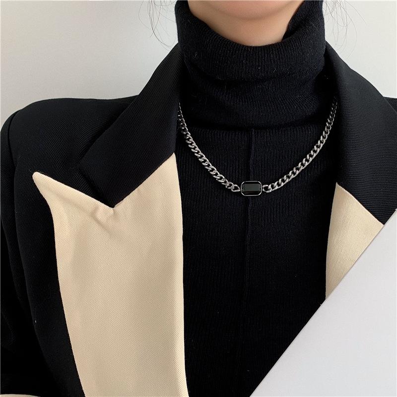 European & American Retro Titanium Steel Black Diamond Clavicle Necklace - Short, Simple, and Stylish for Women
