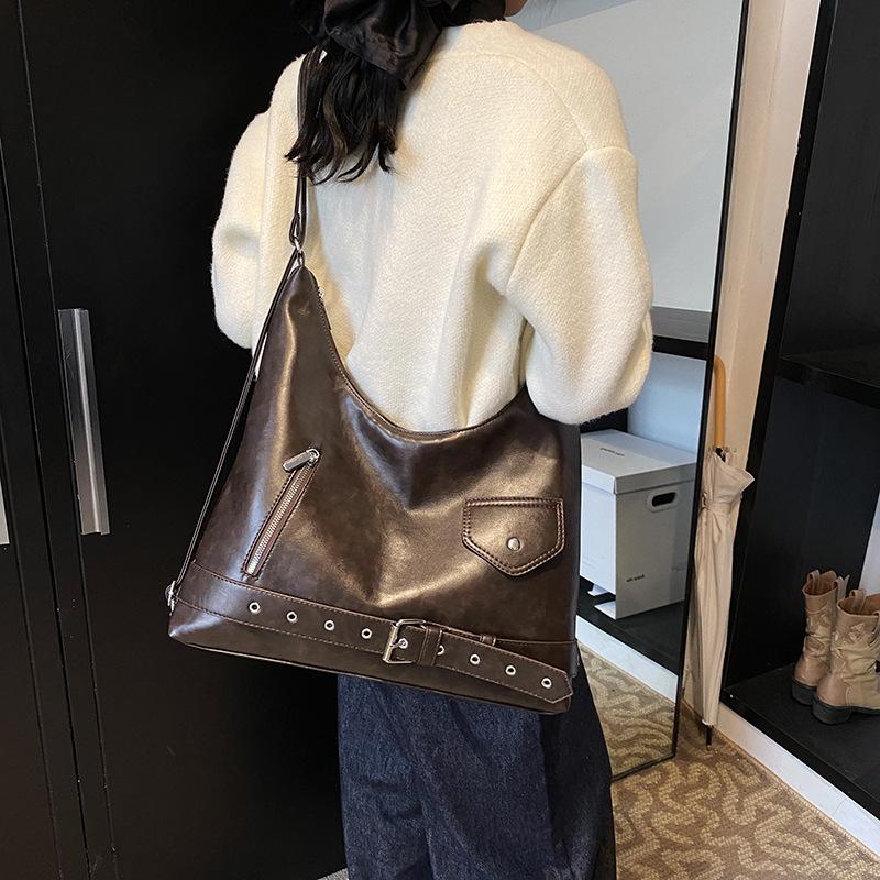 One shoulder crossbody tote bag autumn and winter new niche retro large capacity high sense simple commuter armpit bag