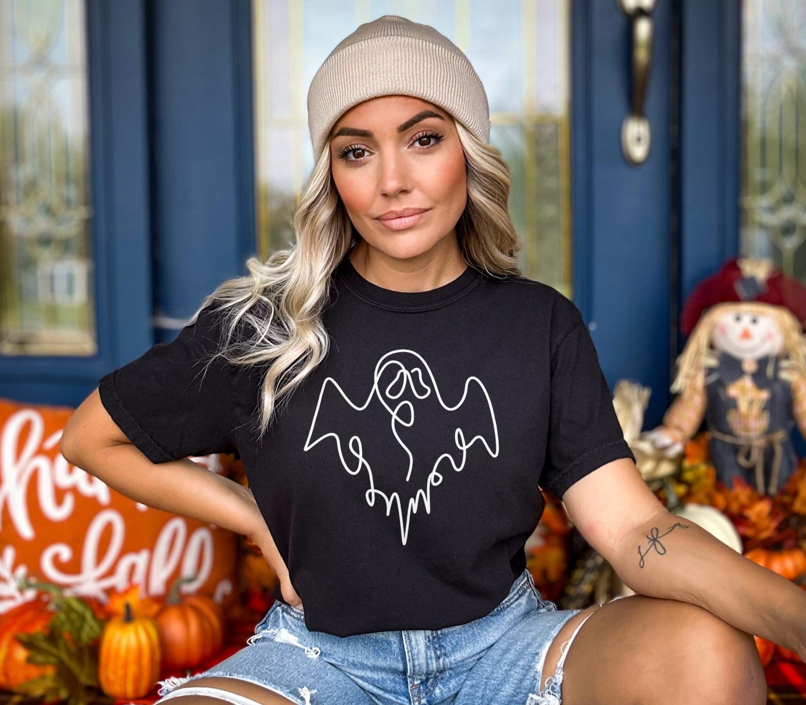 Ghost T-Shirt: Minimalist Halloween Graphic, Fall Seasonal Top L