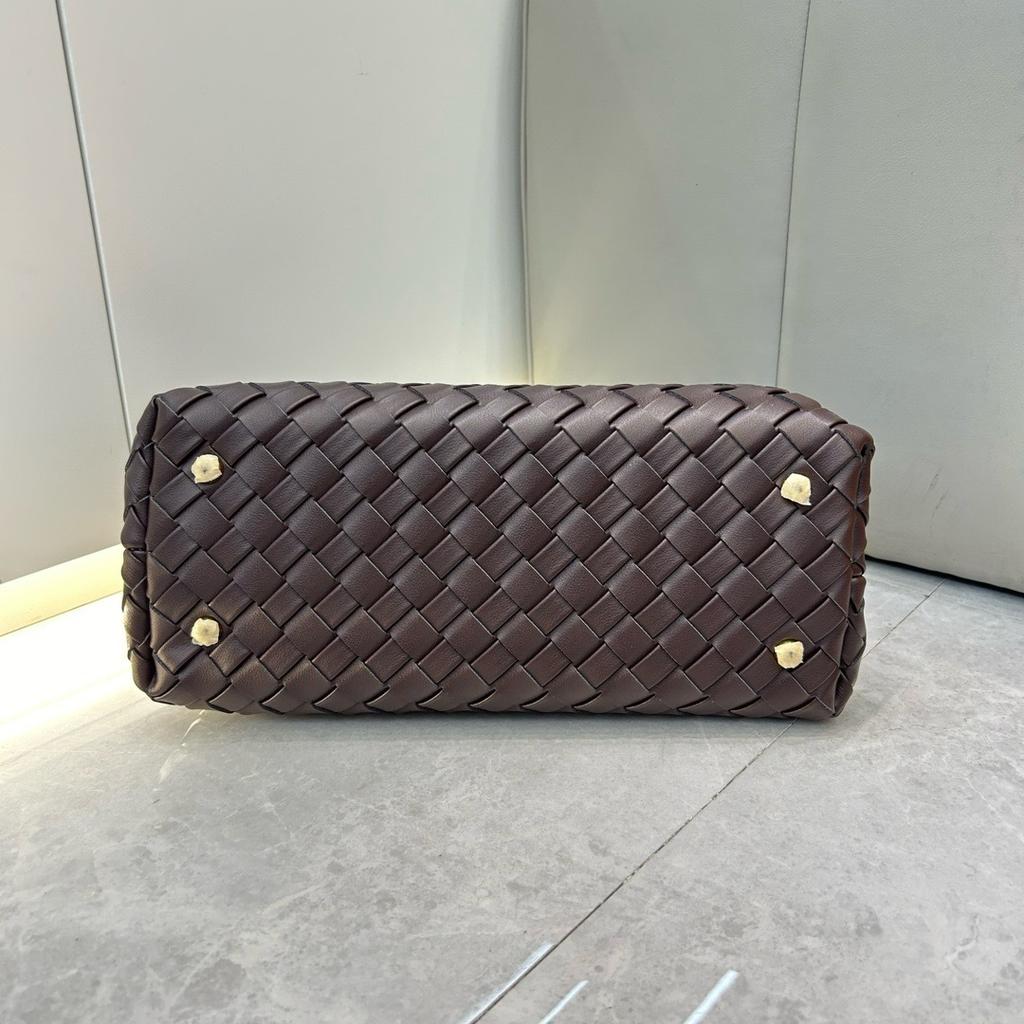 2026 leather cross-border new cloud bag woven portable shoulder crossbody magnetic bowling Boston bag women