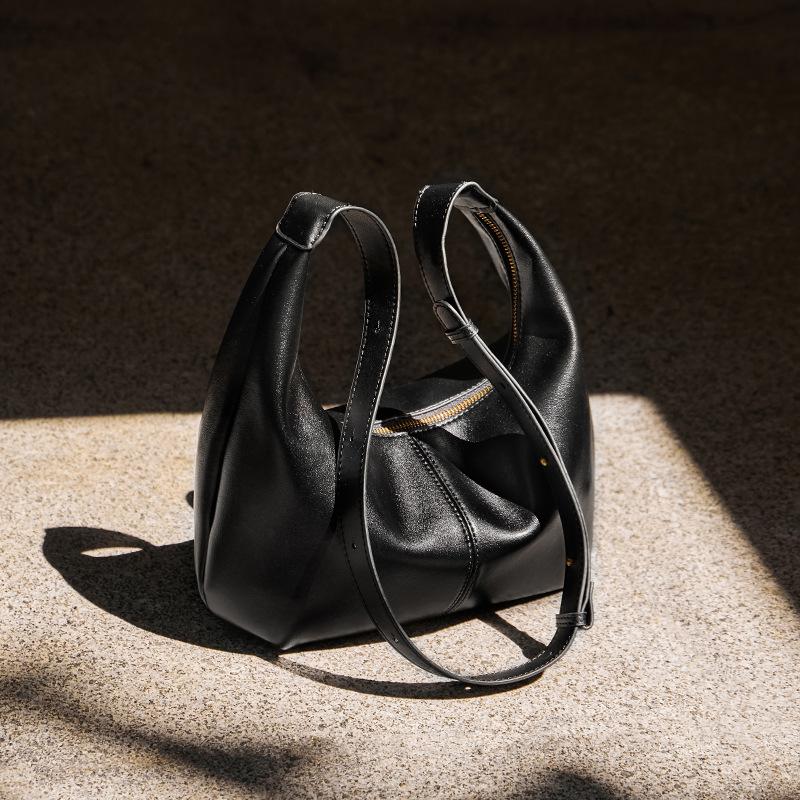 Mrs. Qiao 2025 Autumn Winter New Tote Bag Fashion Underarm Bag Retro Large Capacity Shoulder Bag Commuter Crossbody Bag