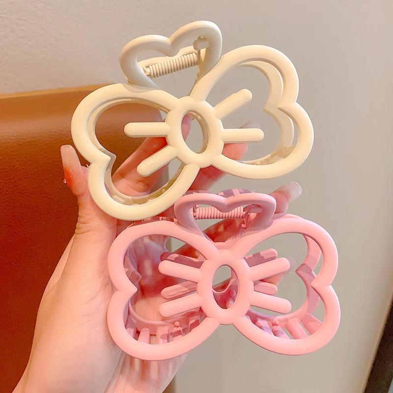 Adorable Bow Hair Clip for Little Girls - Gentle Claw Design for Updo and Loose Hair.