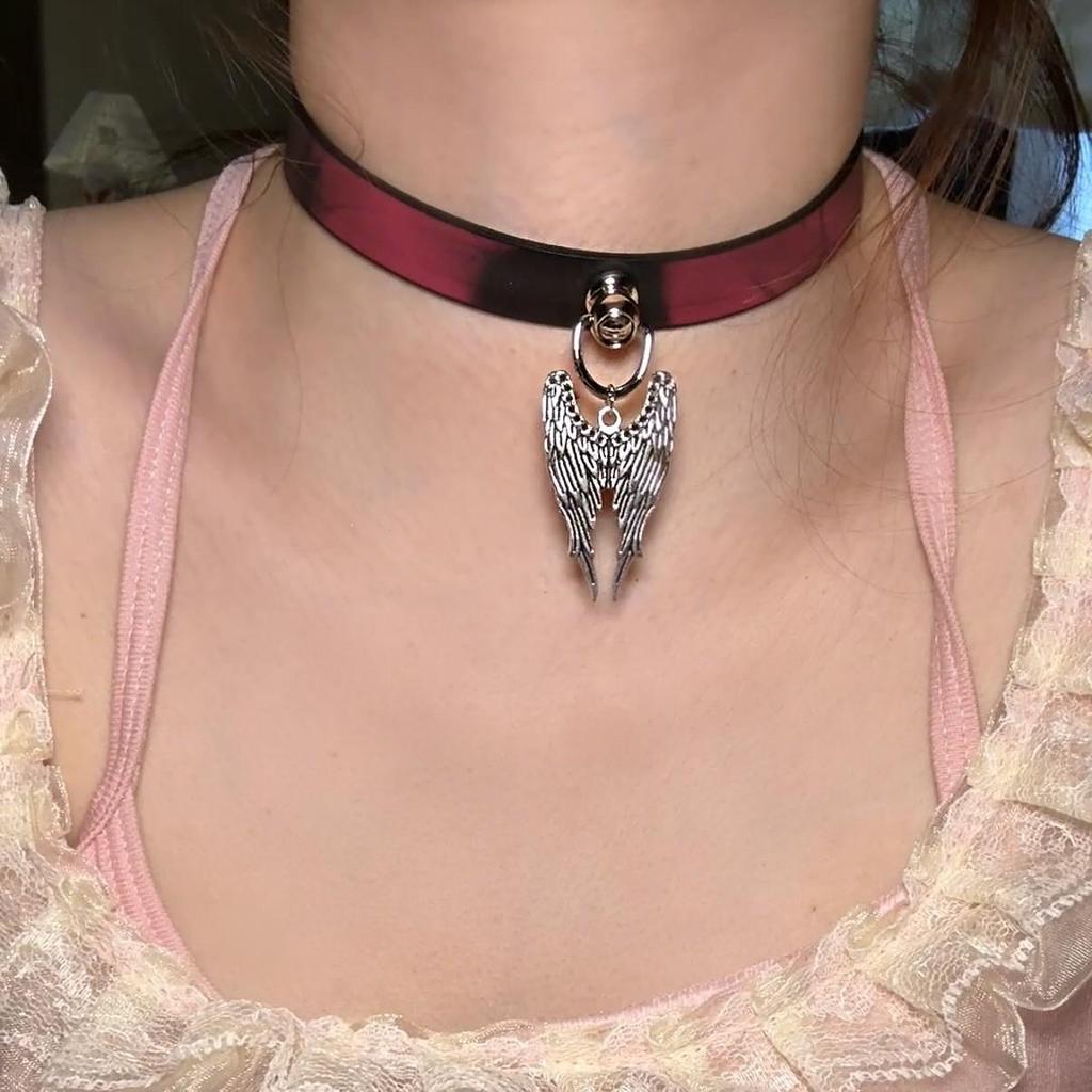 Chique Pittige Meisje Leren Bel Choker Ketting – Uniek Minderheidsontwerp