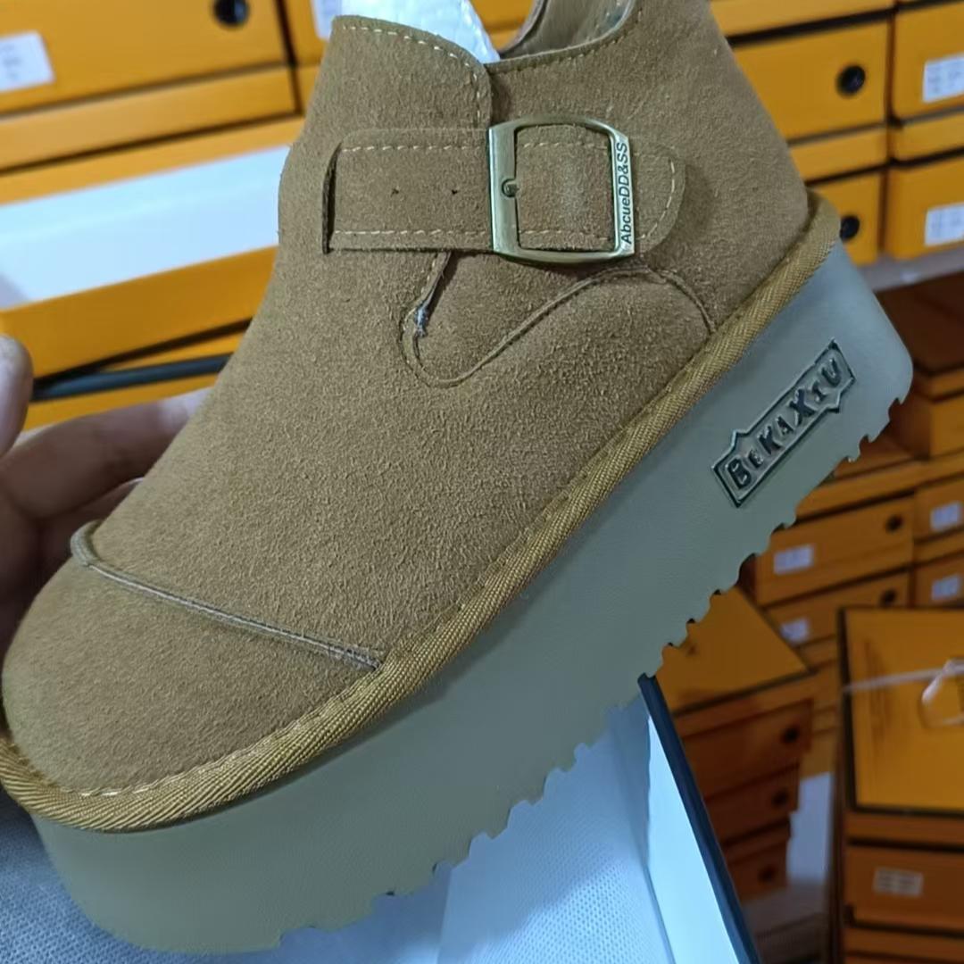 Замшевые женские зимние ботильоны на платформе — фото 7