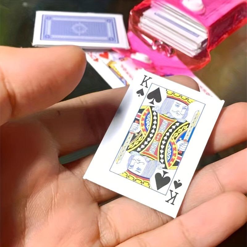 1/5pcs Colorful Mini Poker Keychain Novelty Pocket Playing Card Keyring for Thanksgiving Birthday Gift Party Favors Game Access