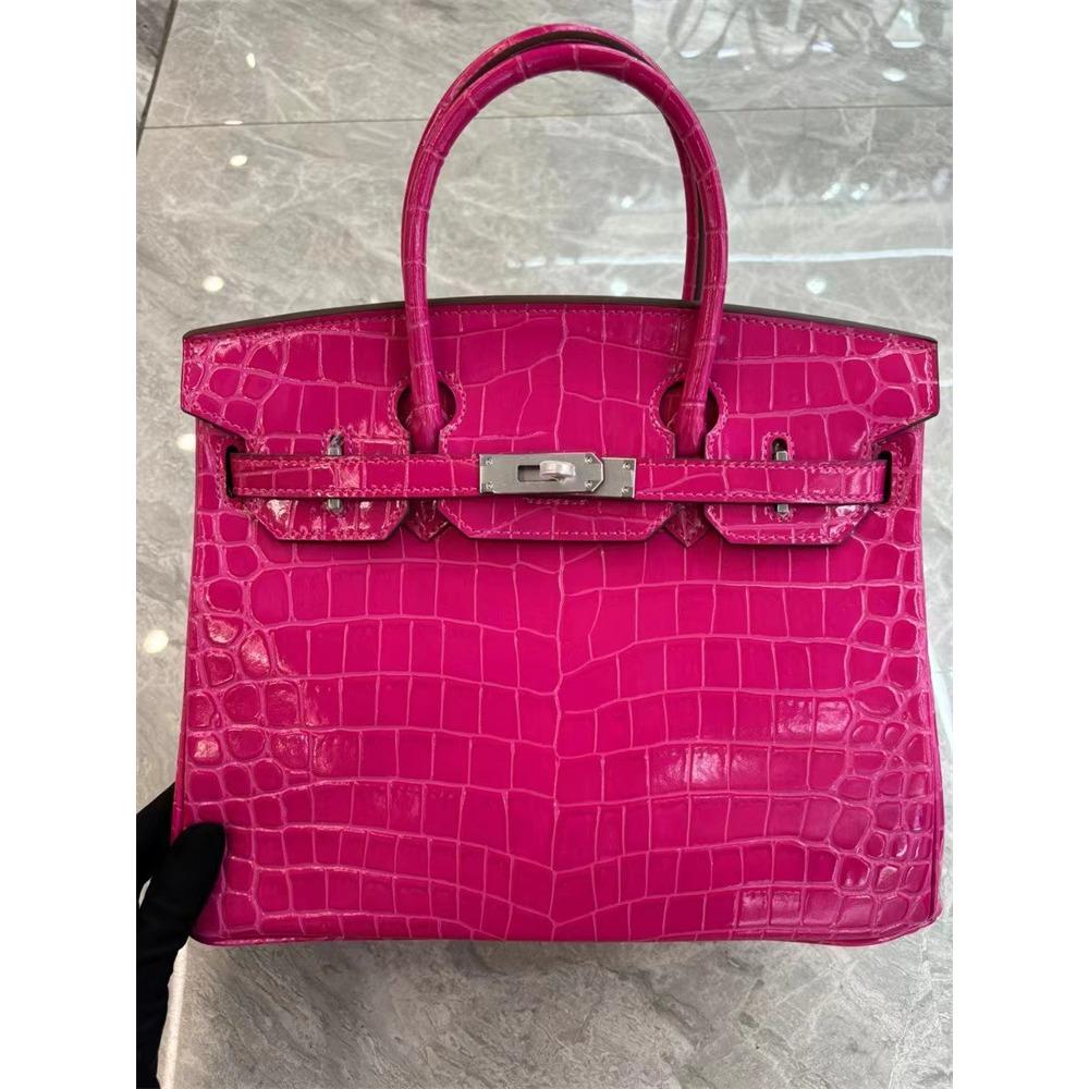 This Crocodile-patterned Cowhide Women's Bag Is a Fashionable Hand-shoulder Crossbody Bag with a Sense of Luxury and Elegance