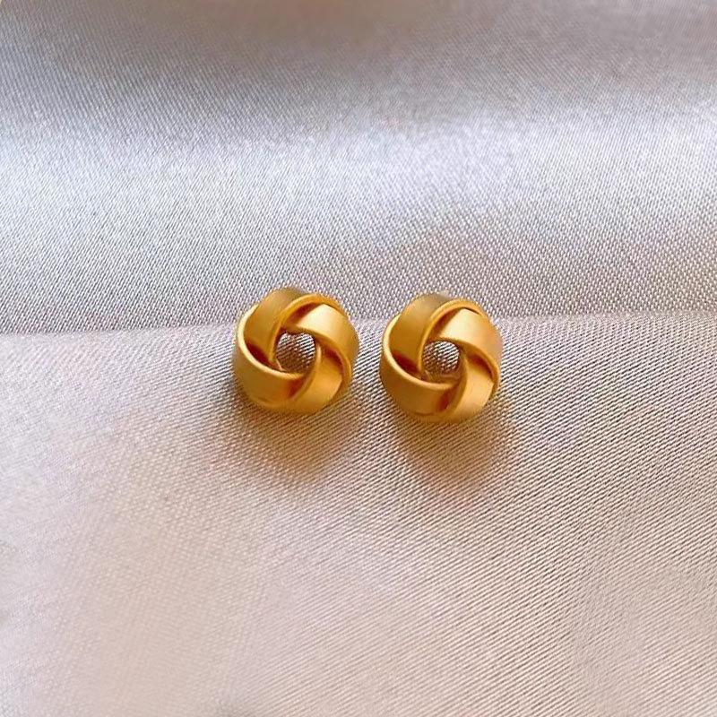 Винтажные серьги-гвоздики из матового золота с витым узлом, изящные, маленькие, модные, простые, элегантные, ювелирный подарок