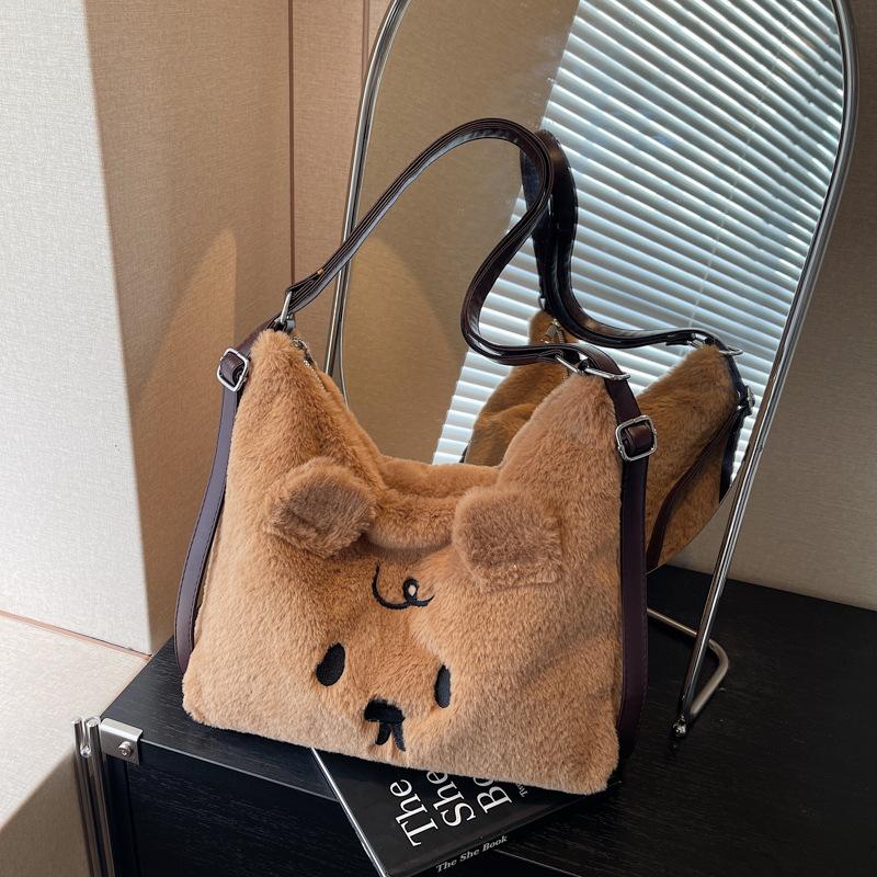 Plush commuter tote bag women's large-capacity new autumn and winter casual cartoon shoulder backpack
