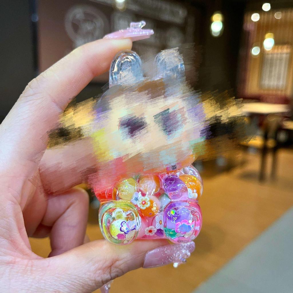 Kurutulmuş Çiçekler, Yanıp Sönen Renkli Boncuklar ve Yağ Şişesi ile Mengmeng Tavşan Hareketli Kum Süsleri - Sevimli Tahıl Aksesuarları ve Douyin'de Trend Oyuncaklar.