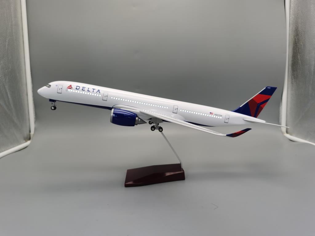 Display Plane 47CM 1/135 Scale Model Diecast Resin Airplane Airbus A330 Delta Airline Airways With Light Wheel Collection