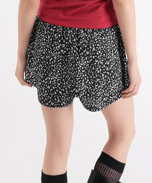 WHEN YOU MOVE Leopard Elastic Skirt Shorts Black
