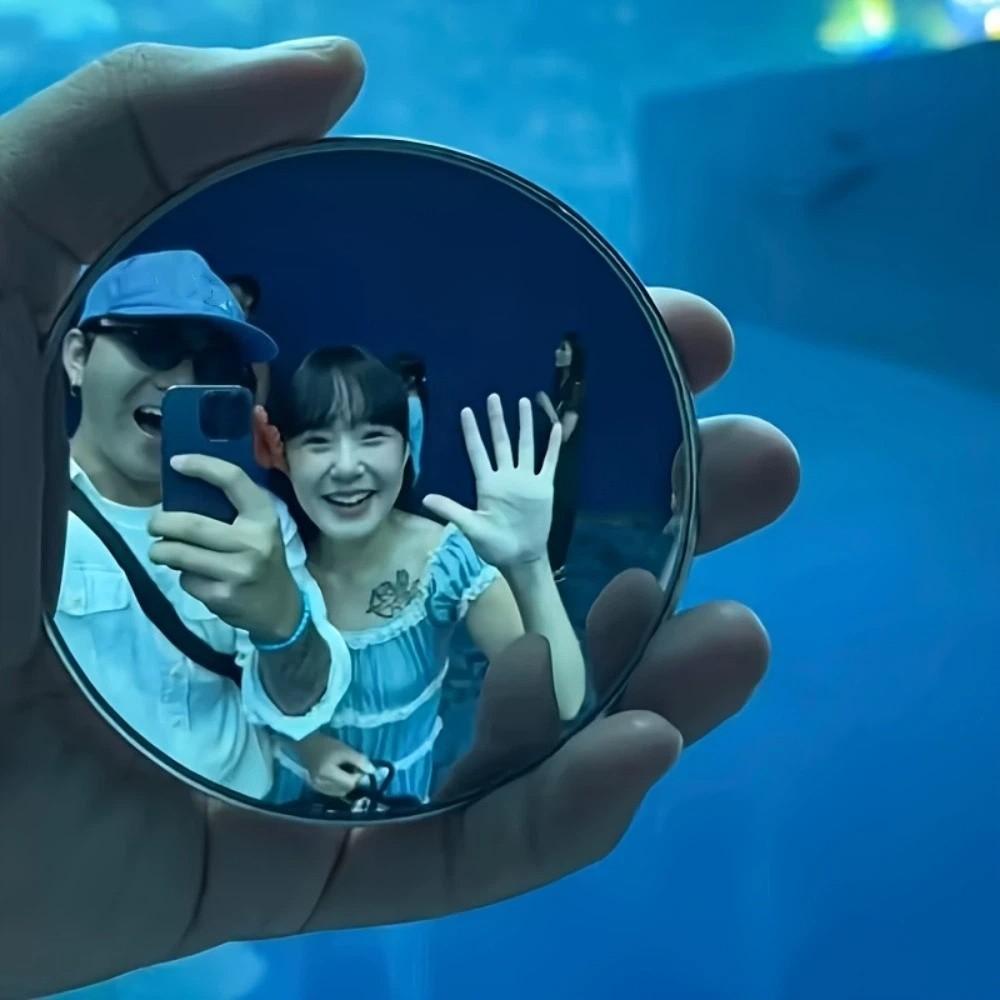 Large And Small Sizes Travel Photography Essential Mirror 4 Colors Must-Have Gadget for Photo Ops