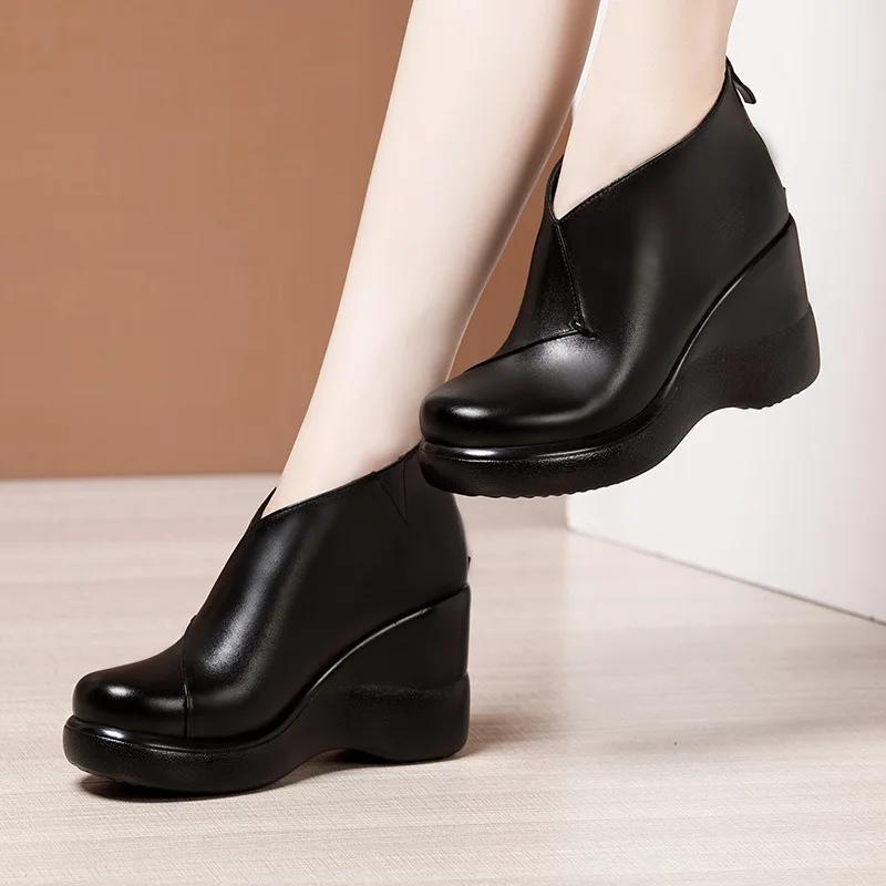 Small Size 32-43 Quality Soft Leather Shoes Women Platform Wedges Fall Winter 2025 Warm Plush High Heels Ankle Boots for Mother