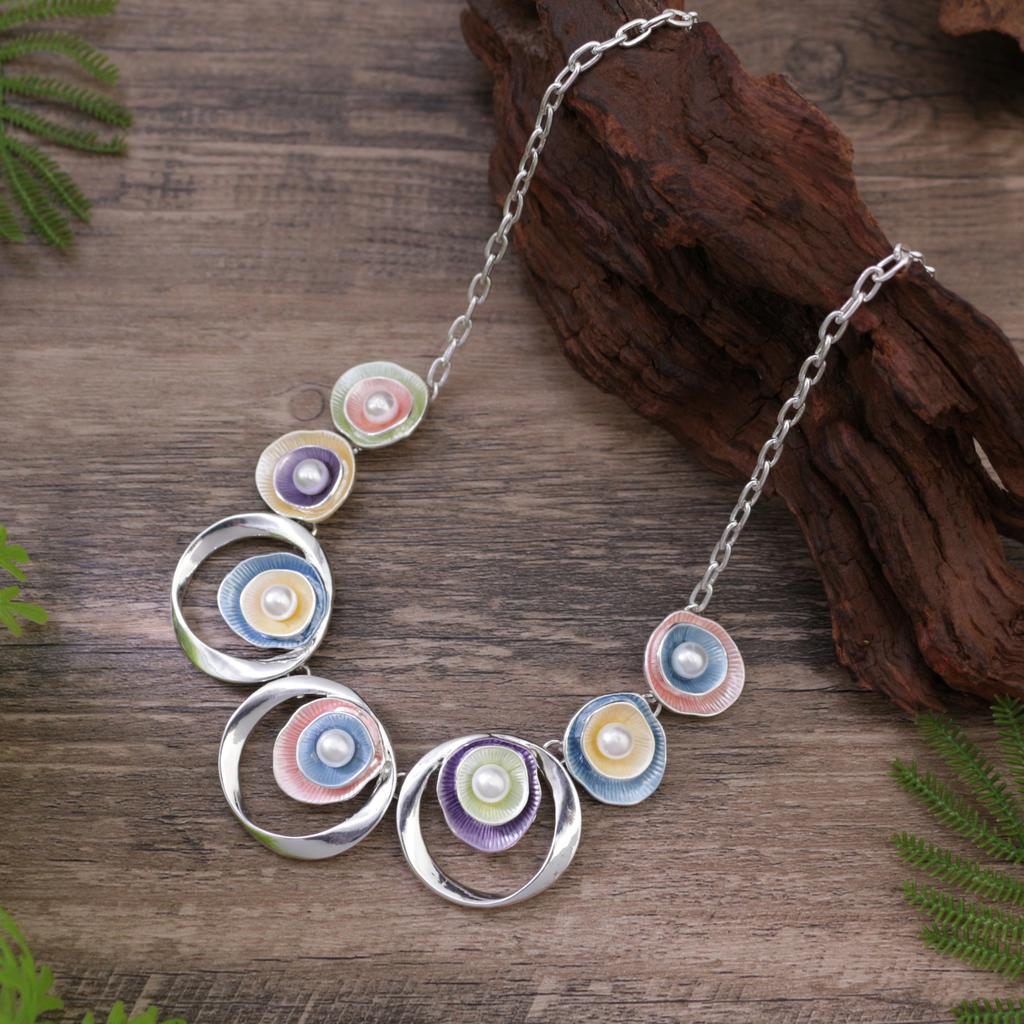 Pendentif long fleur géométrique creuse couleur émail, pendentif collier polyvalent en forme de cœur pour femme à sens élevé