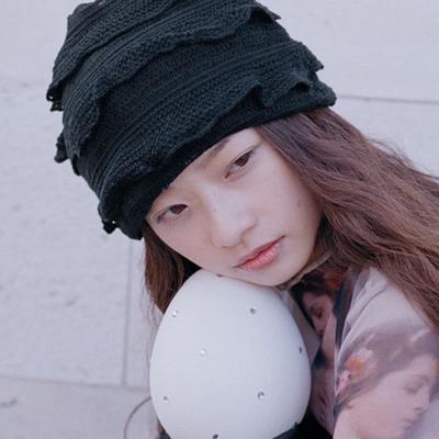 Poesiedame PETAL BEANIE IN BLACK