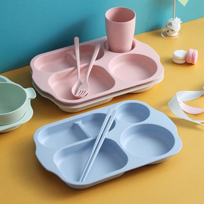 Süßes Elegantes Geschirrset aus Weizenstroh