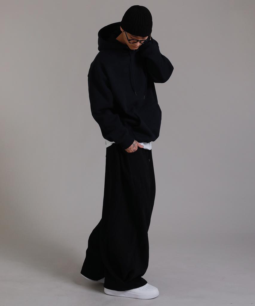 LIKE THE MOST Two-Tuck Long Side Over Pants_Black