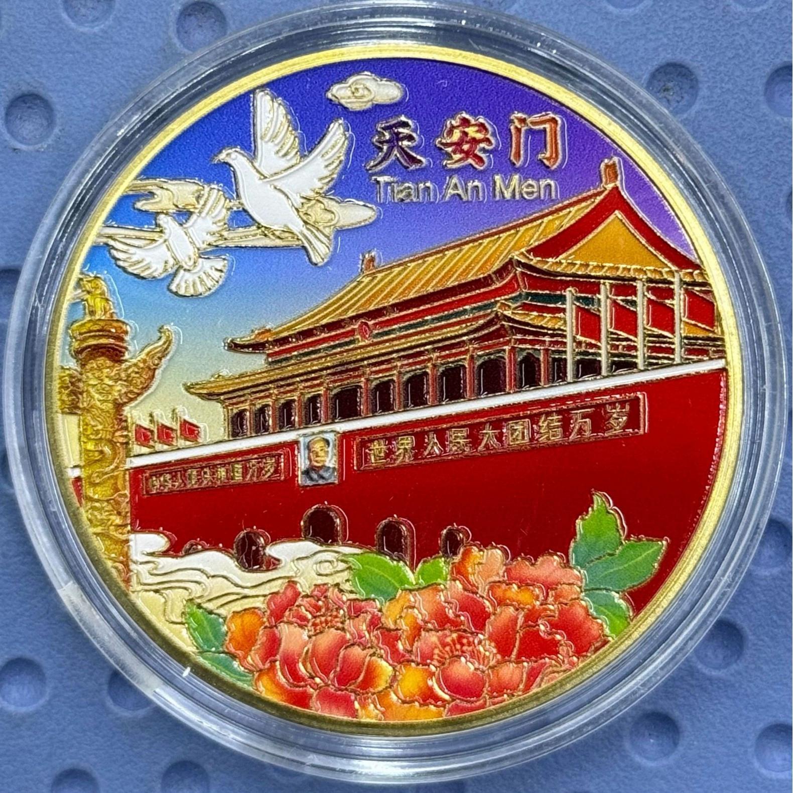 

China s Forbidden City scenic spot commemorative medal, metal relief handicrafts, Beijing tourist attractions, merchandise commemorative coins