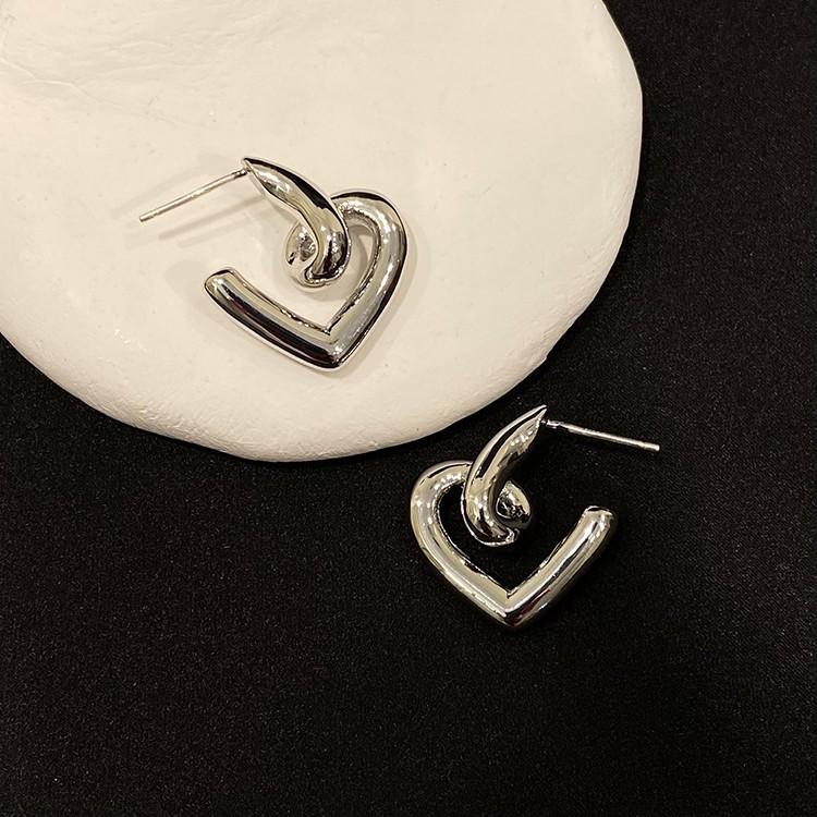 

Fashionable and Cool Style, Niche Design, Ins Heart Earrings, High-end Sense, Simple Personality, Sweet and Cool, Exquisite and Versatile Earrings срібний