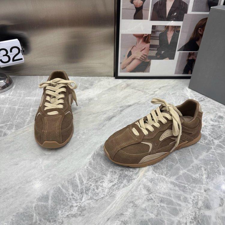 

Матовая кожа кожаные немецкие тренировочные туфли мягкая подошва удобные универсальные повседневные женские осень 2025 новая мода студенческие туфли 35