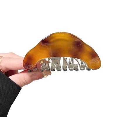 Elegant Amber Triangular Hair Claw Clip with Shimmering Color Elegant Hair Styling Accessories For Women Updos Buns