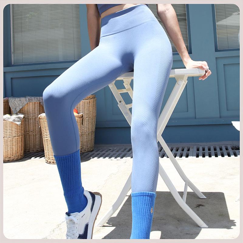 

Nude Feel High-Waist Seamless Quick-Dry Butt Lift Yoga Pants for Women. Medium