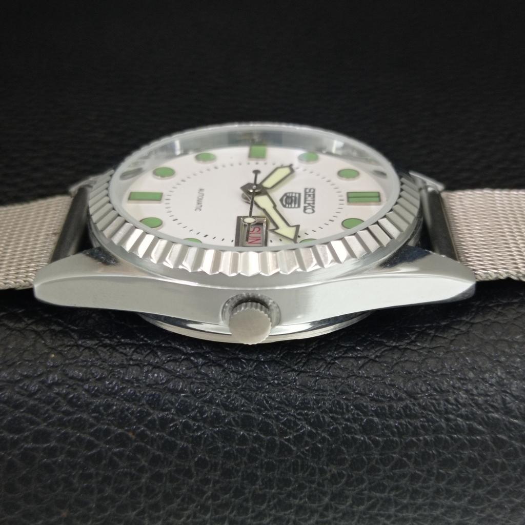 VINTAGE SEIKO 5 AUTOMATIC REFURBISHED JAPAN MENS WHITE DIAL WATCH A444273-1