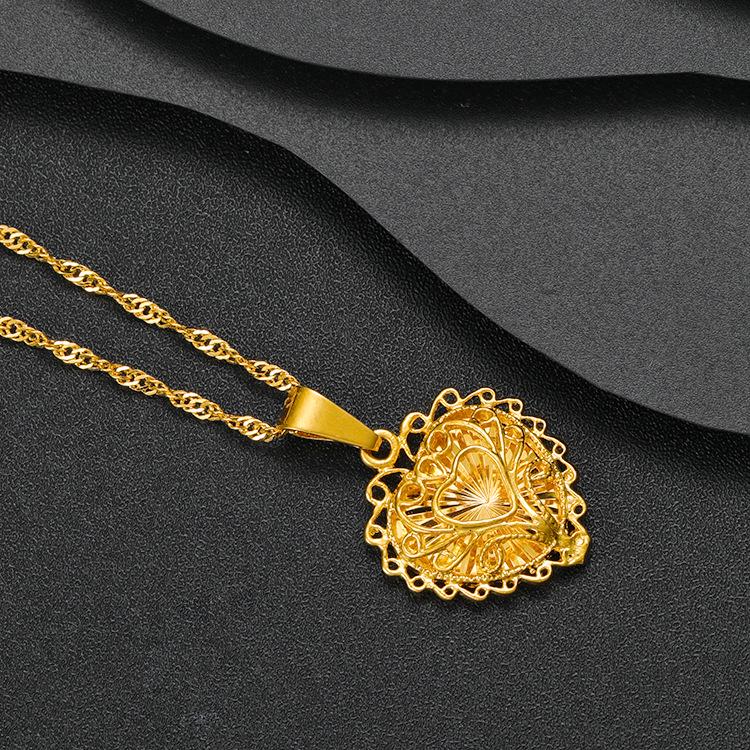 Versatile Gilded Brass Openwork Heart Clavicle Necklace for Women