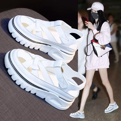 Sandálias esportivas femininas da moda primavera/verão 2024, novo estilo, sola grossa, oco, Baotou, sapatos romanos casuais e versáteis para mulheres