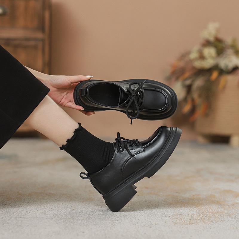 

Black small leather shoes with an inner height increase of 7CM versatile small single shoes with laces and polish brown spring and autumn new 32