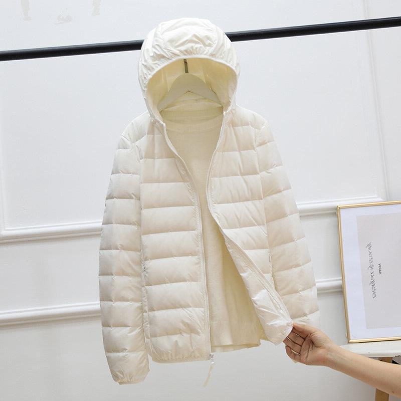 Giacca Piumino Leggera da Donna 2025 Senza Cuciture con Cappuccio - Corta, Calda e Senza Perdita di Piume (90% Piumino d'Anatra Bianco)