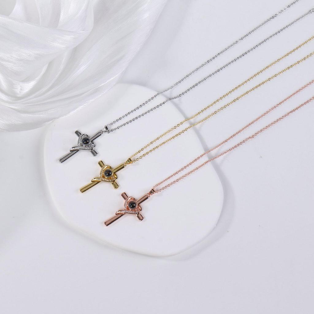 Heart-Shaped Projection Necklace: 'I Love You' In 100 Languages - Perfect Couple's Gift