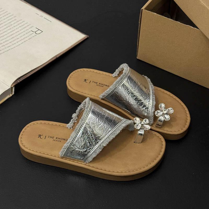 

Сланцы с бантом, с открытым носком, новый дизайн 2025, на плоской подошве, крутые, для лета 40 серебряный