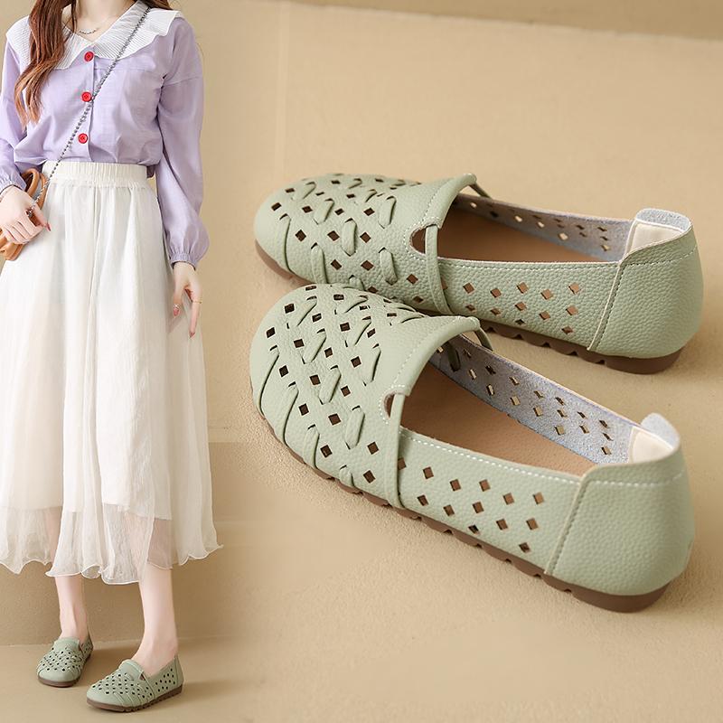 Fashion The 2025 Summer New Hollowed-out Perforated Shoes with Soft Soles, One-foot Casual and Breathable Flat Mother's Single Shoes