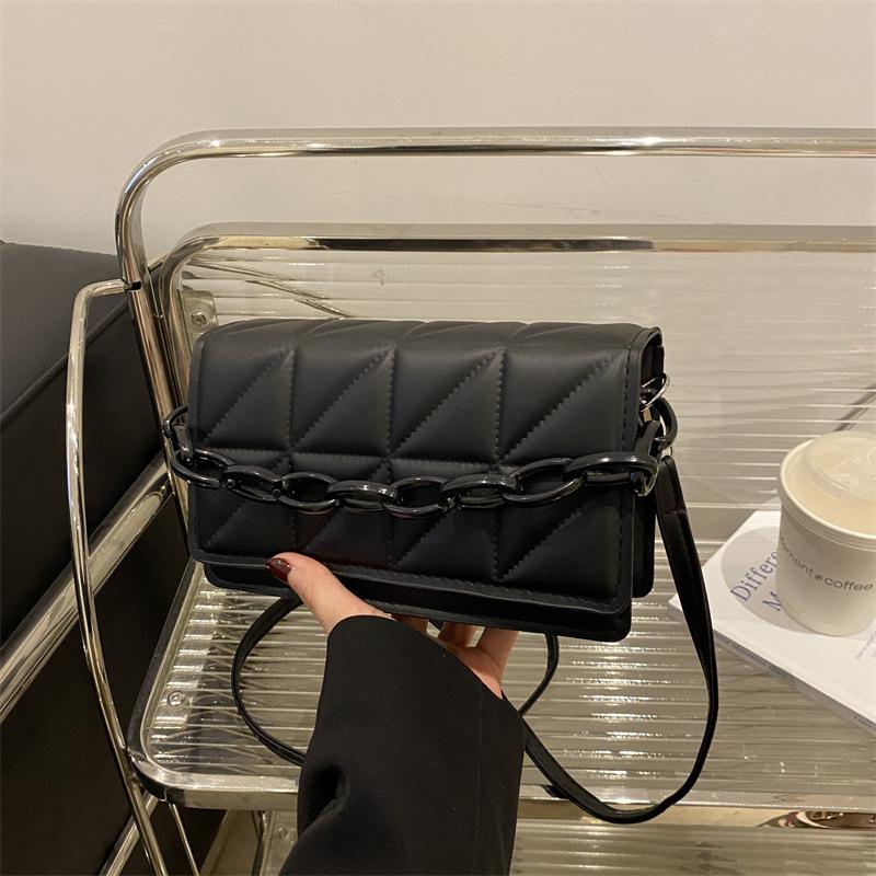 

Rhombus simple casual versatile fashion new foreign style messenger bag women s design sense niche personality Korean version popular чорний