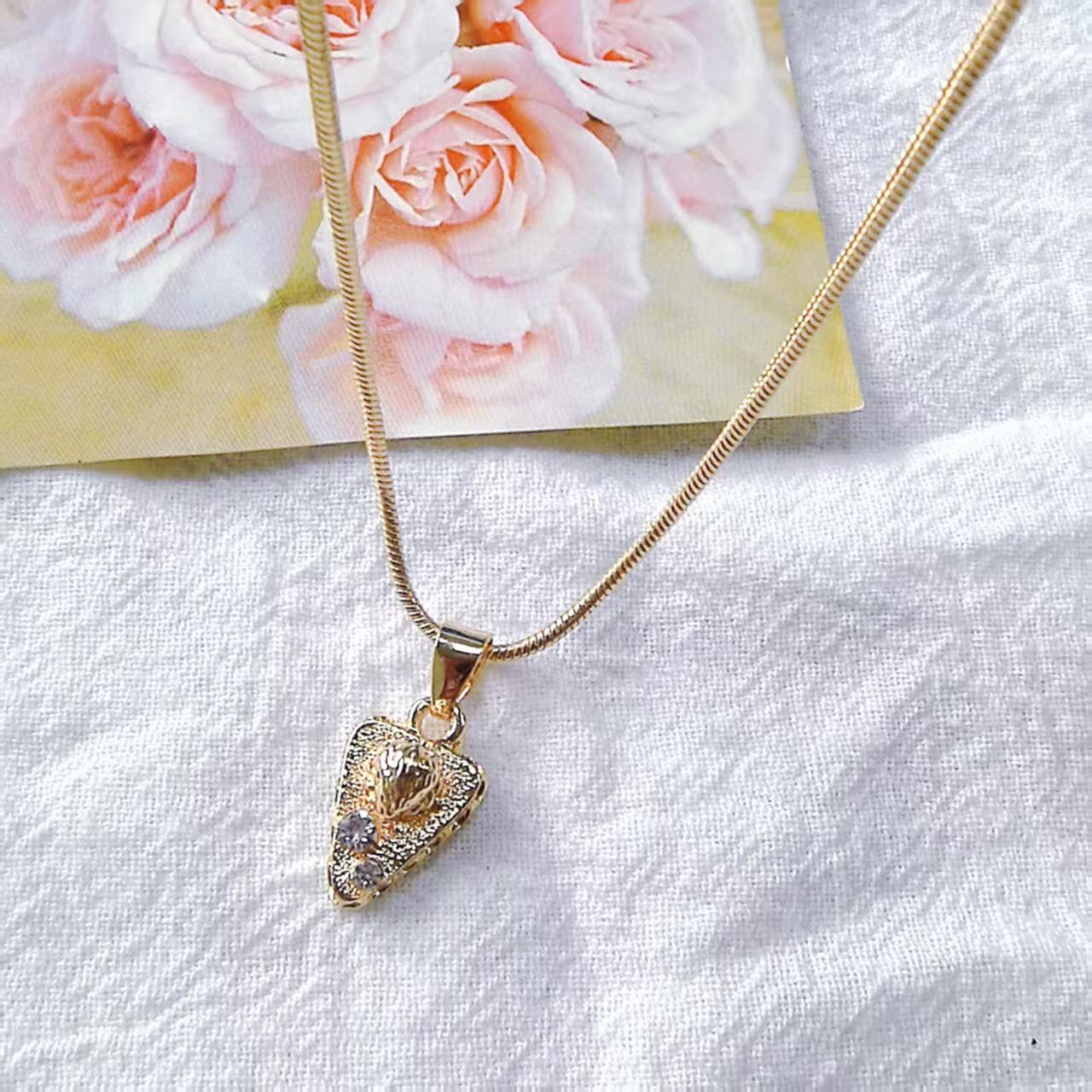 Baroque Pearl Necklace: Stylish, High-End Luxury with Animal Motif