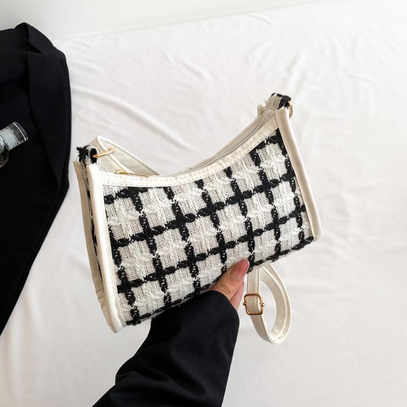 

Trendy Small Square Bag For Women Casual Commuter Chic Street Style Perfect For Fall білий