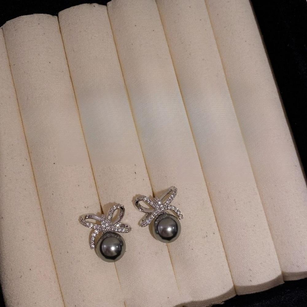 Seiko version earrings, silver needles full of diamonds, bow, Shijia pearl stud earrings, femininity, niche sense, fashionable and high-end earrings.