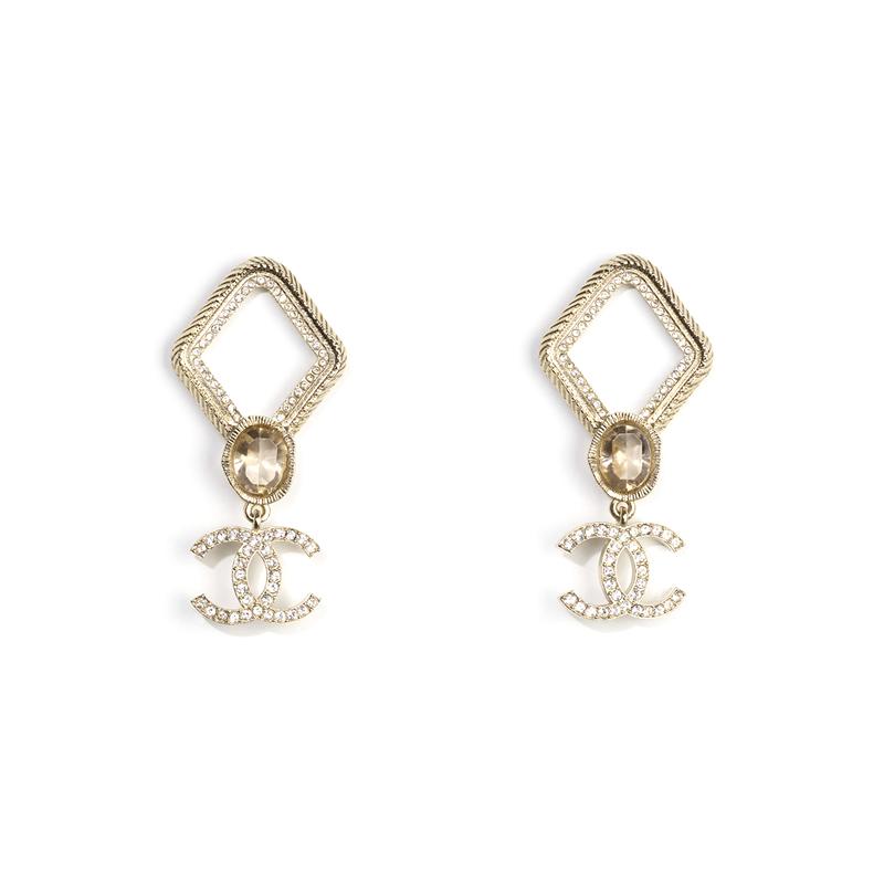 

CHANEL Metal and Rhinestone Pink Crystal Double C Square Earrings золотий