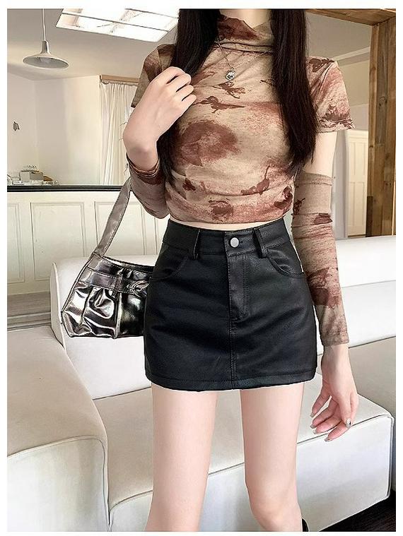 Women's Coffee-Colored PU Leather A-Line Mini Skirt, Petite, High-Waisted, Textured, Hip-Hugging, Autumn Style.