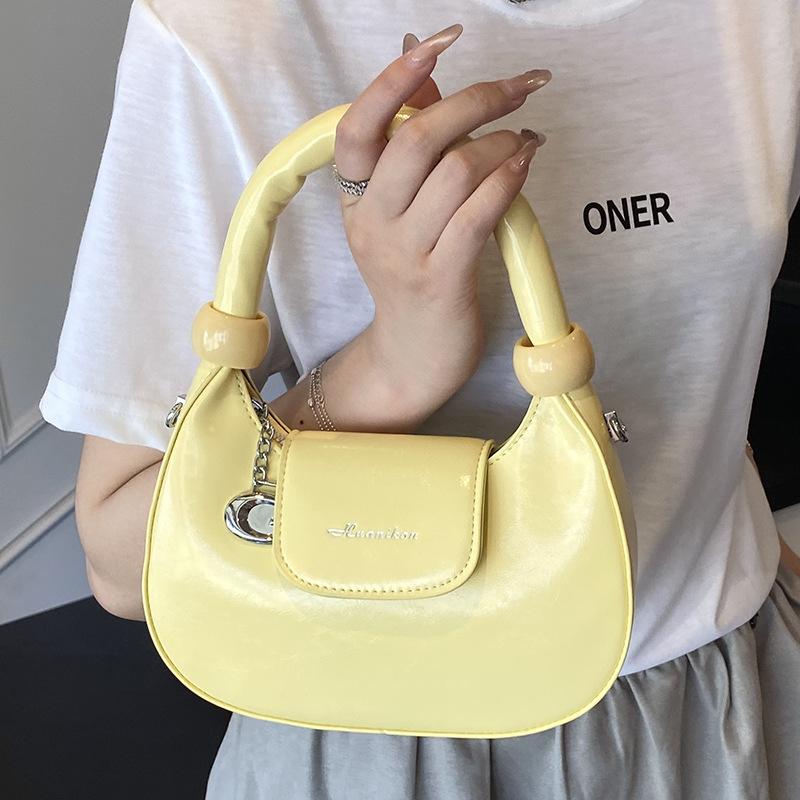 2025 New Fashion Crescent Moon Bag Women's Personality Simple Going Out Messenger Bag New Niche Portable Commuter Shoulder Bag