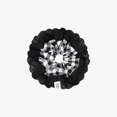 PINK PINEAPPLE CHECK LACE SCRUNCHIE_BLACK