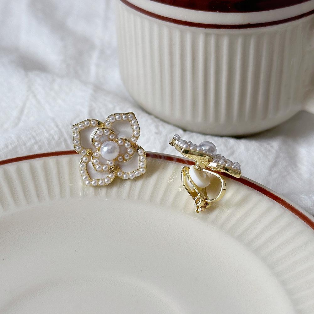 Korean Xiaoxiang Love Heart Earrings: High-End Summer Sweet Design with Niche Oil Drop Accents