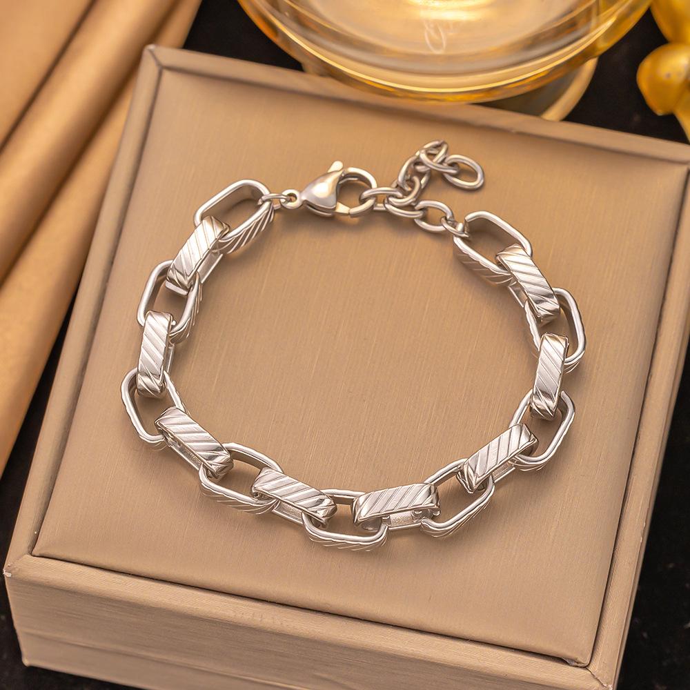 Preferred Bracelet 2: Qi Yun Fashionable Stainless Steel Cross Bracelet - Trendy, Statement, Light Luxury Jewelry.