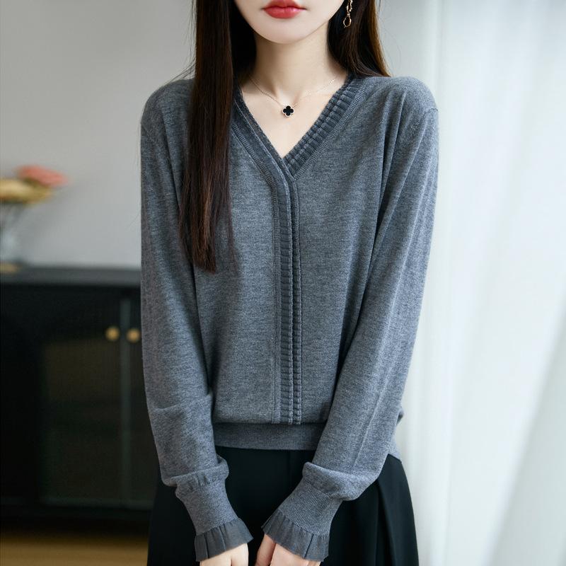 Early Autumn New V-neck Women's Knitted Sweater, Long-sleeved Lace with Black Ear Trim, Solid Color Loose Base Layer