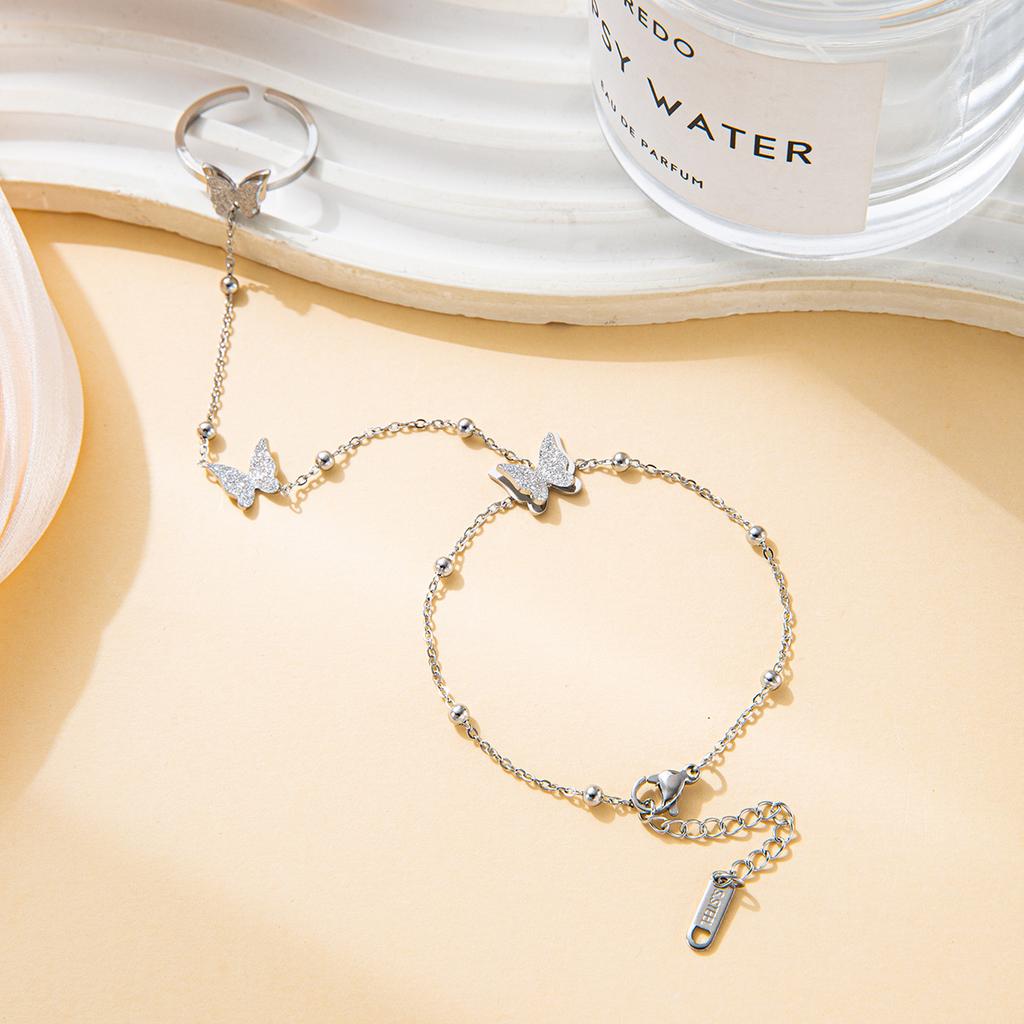 1PC Stylish Finger Bracelet with Frosted Three-dimensional Butterfly Beads, Adjustable Split Ring and Rear Chain