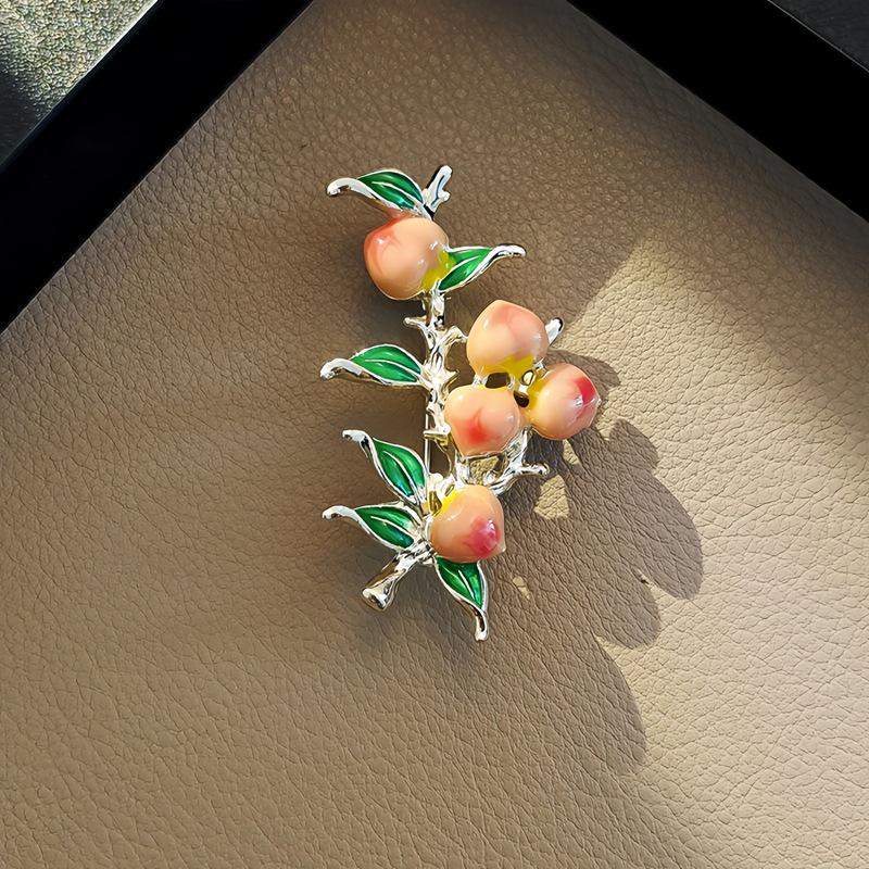 Chinese Style Peach Brooch: Elegant Fruit Design for Women's Fashion